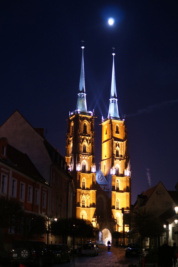 Wieczorowy spacer po Ostrowie Tumskim we Wrocławiu