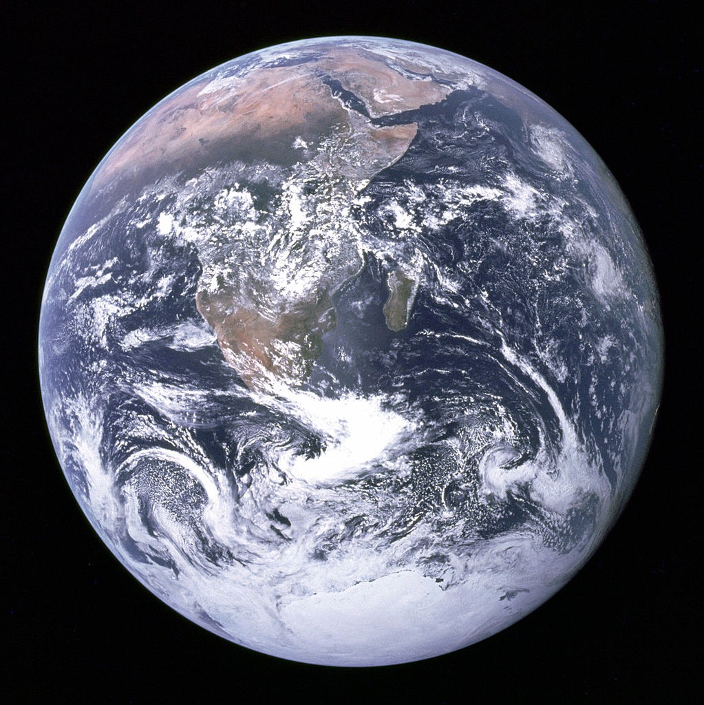 Ziemia widziana z przestrzeni kosmicznej - Blue Marble - Źródło: NASA