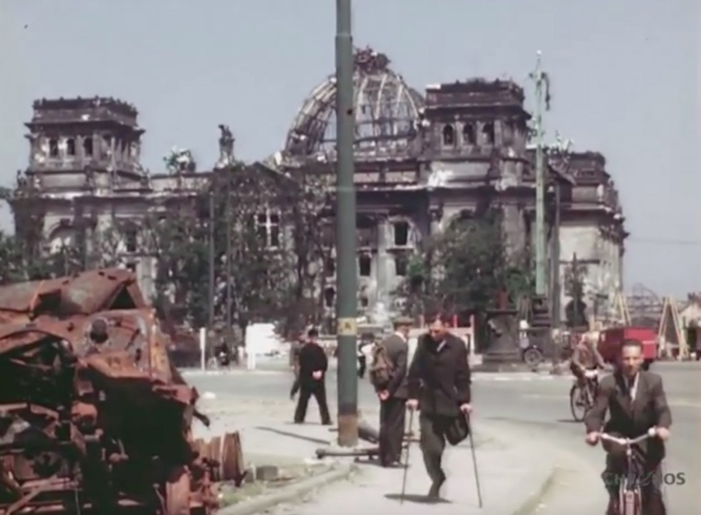 Zniszczony Reichstag 1945 rok - Źródło: www.youtube.com