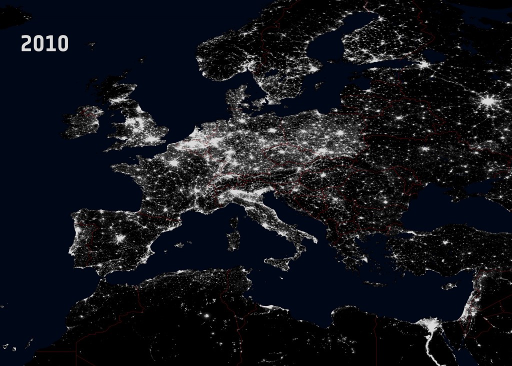 Światła Europy i Polski z kosmosu w 2010 roku - Źródło: NGDC/DMSP/ESA