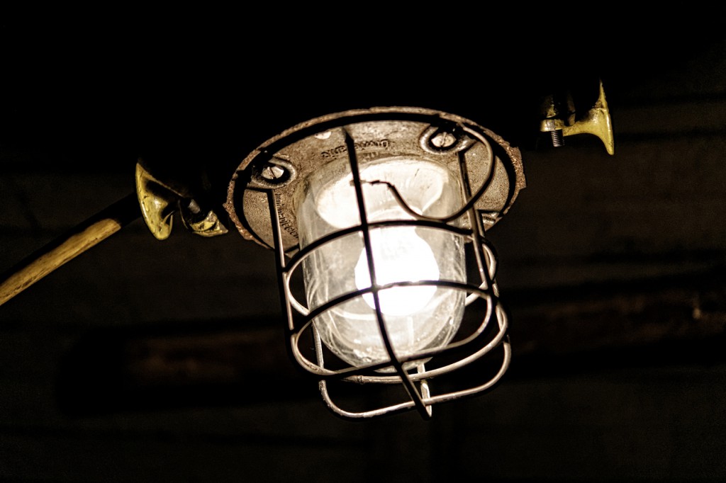 Lampy rozświetlają mroki kopalni