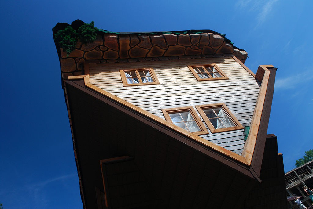 Dom do góry nogami - Lista zaskakujących miejsc w Polsce - Autor: Polimerek Źródło: commons.wikimedia.org