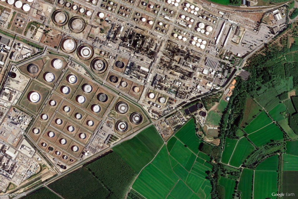 Rafineria we Włoszech - Zdjęcia Ziemi Źródło: earthview.withgoogle.com