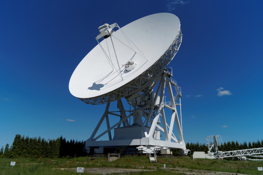Radioteleskopy to drogie urządzenia - Radioteleskop RT-4 w Piwnicach