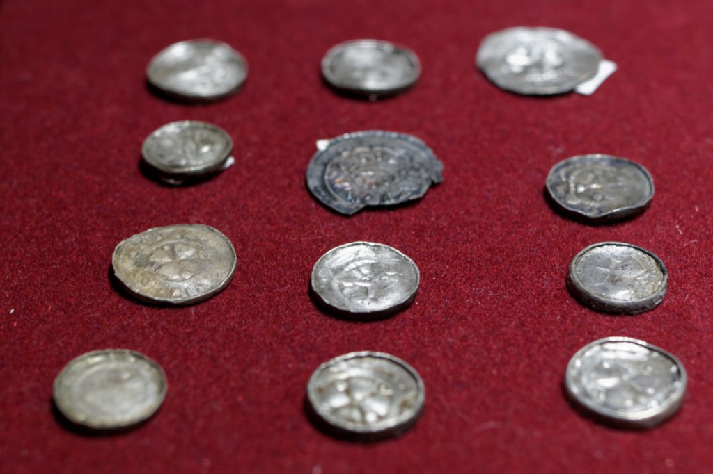 Monety z przypałacowego skarbu z II polowy XI wieku - Zbiory Muzeum Pierwszych Piastów