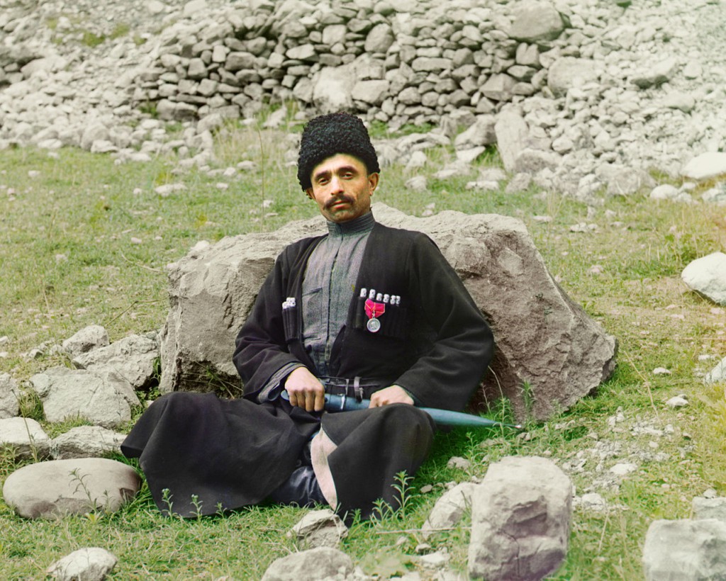 Muzułmański mieszkaniec Dagestanu, odznaczony medalem. Rok 1904.