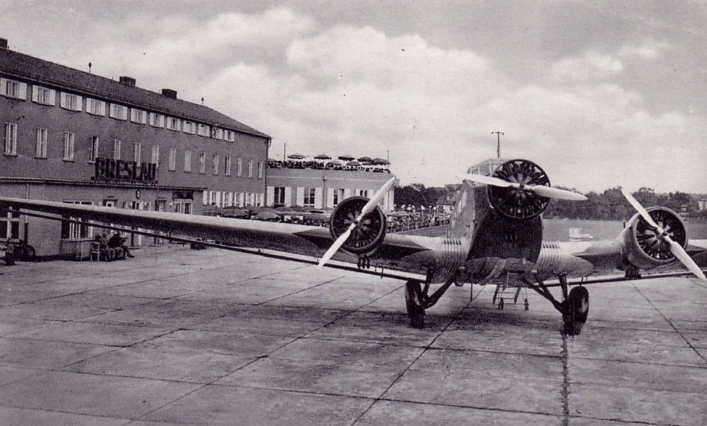 Inny Ju-52 na lotnisku Gądów Mały - Rok 1939 - Źródło: dolny-slask.org.pl