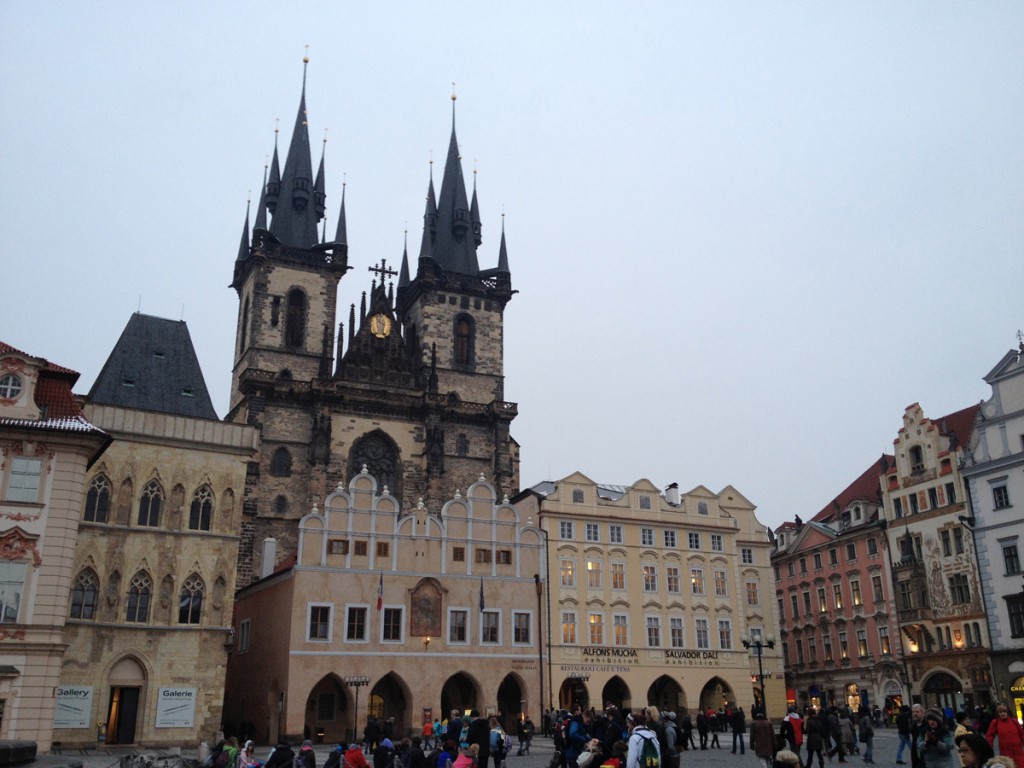 Współcześnie Rynek Staromiejski w Pradze i Kościół Najświętszej Marii Panny przed Tynem 