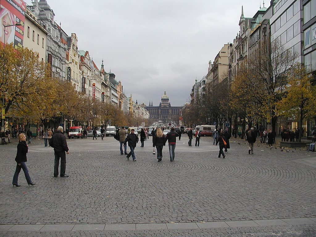 Plac Wacława (Václavské náměstí) dzisiaj - Foto: Li-sung Źródło: commons.wikimedia.org