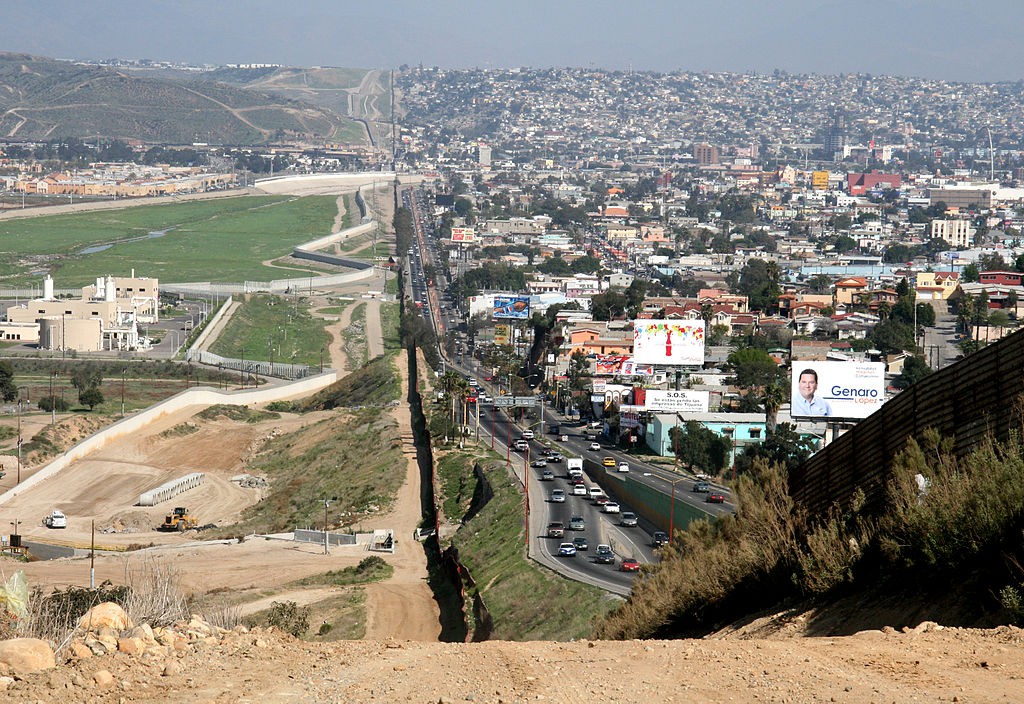 USA (po lewej) Meksyk (po prawej) - Źródło: commons.wikimedia.org
