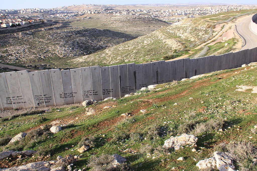 Izraelski mury przy Zachodnim Brzegu Jordanu - W. Hagens Źródło: commons.wikimedia.org