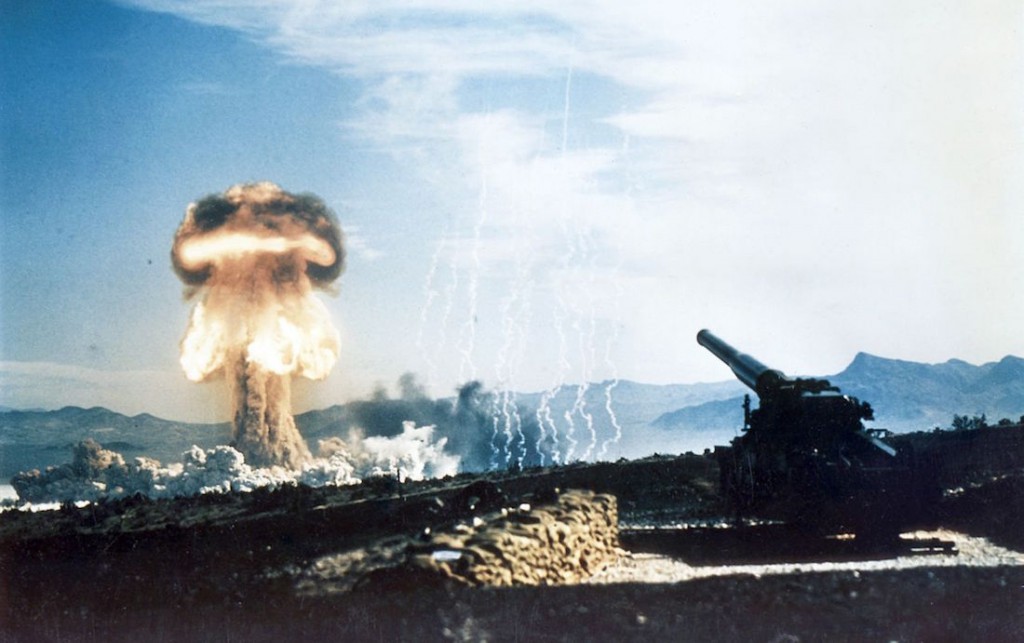 Pokazana na filmie eksplozja Grable wystrzelonego z działa M65 - Foto: Federal government of the United States