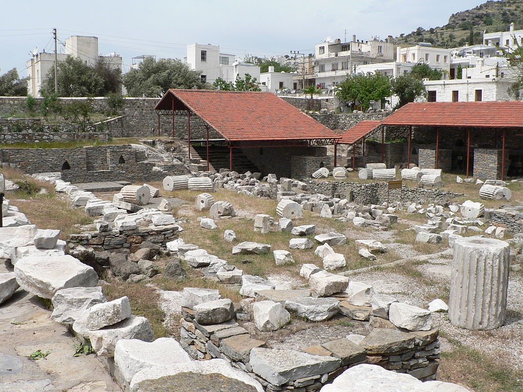 Widok na współczesne pozostałości mauzoleum, dziś w Bodrum w Turcji - Foto: Patrickneil Źródło: commons.wikimedia.org