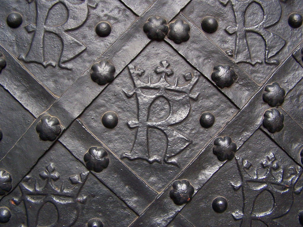 Pkt. 1 - Litera "K" na drzwiach do Katedry na Wawelu - Foto: Lestat (Jan Mehlich) Źródło: commons.wikimedia.org