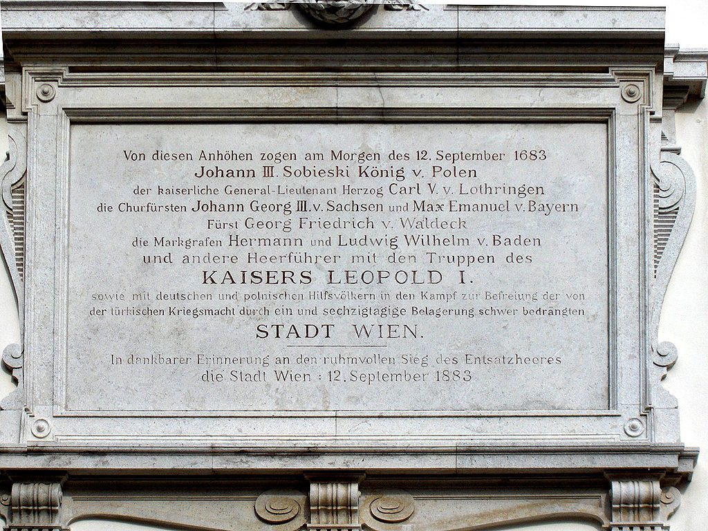 Pamiątkowa tablica nad wejściem do kościoła św. Józefa - Źródło: commons.wikimedia.org Foto: Georges Jansoone
