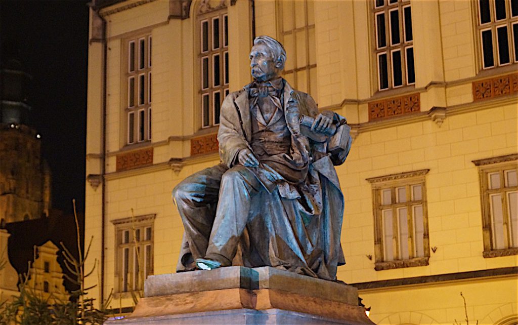 Ten sam pomnik Hrabiego Aleksandra Fredry przeniesiony do Wrocławia