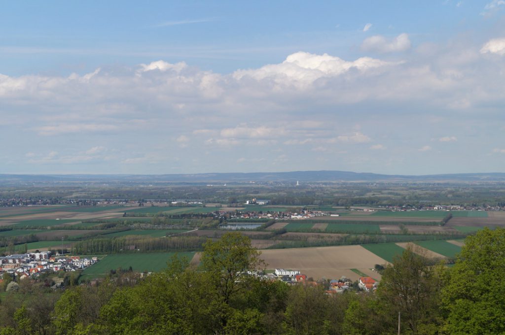 Rozległe równiny nad Dunajem, panorama z punktu widokowego przy drodze