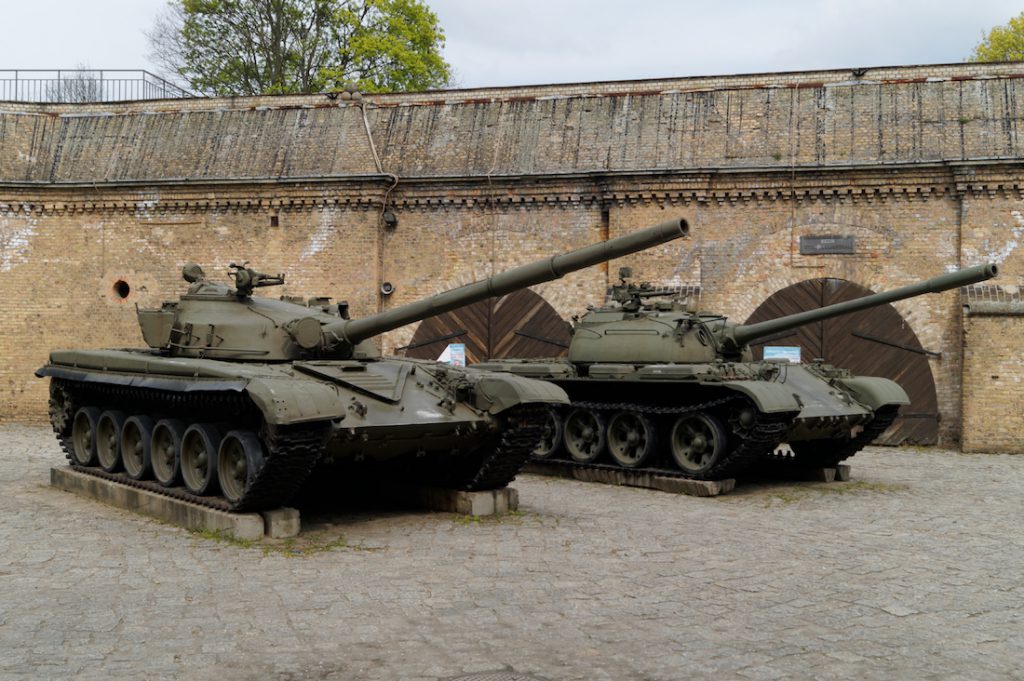Liczne ekspozycje broni pancernej - Muzeum Uzbrojenia Poznań