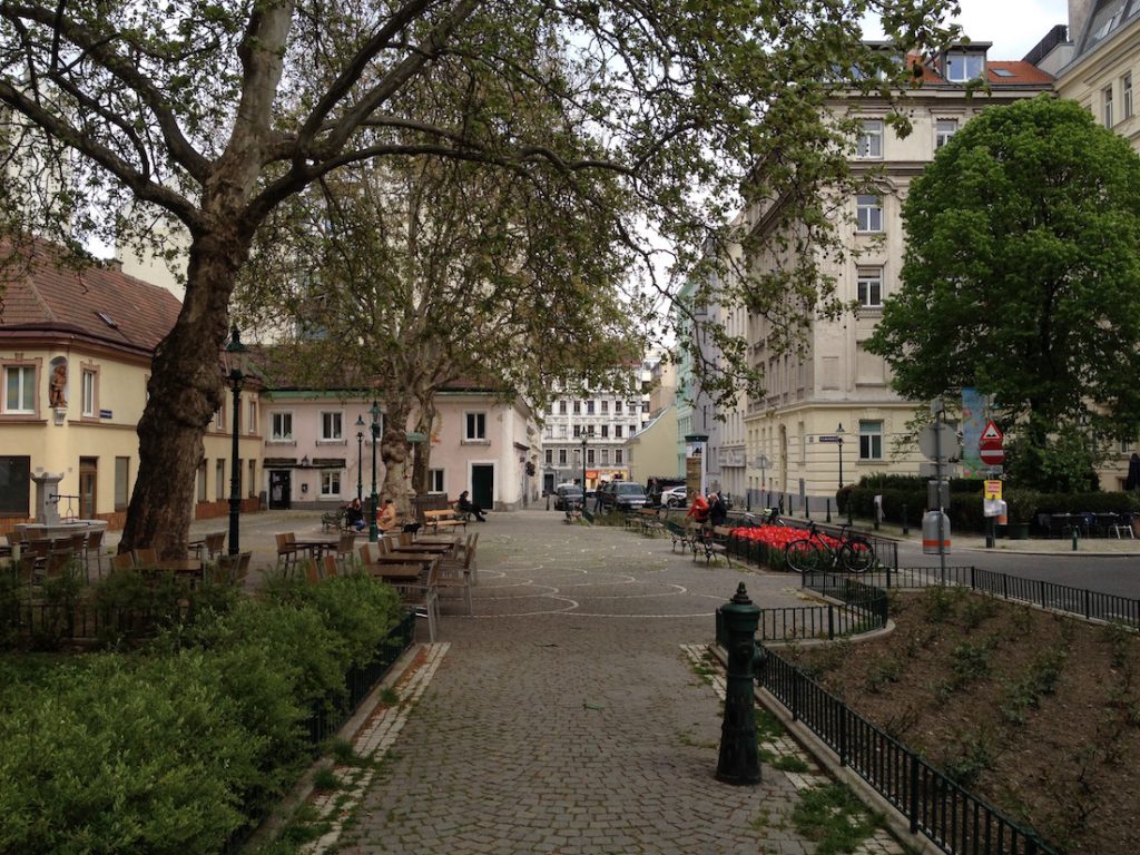 Sobieskiplatz - Nieduży plac w Wiedniu nazwany na część Jana III Sobieskiego
