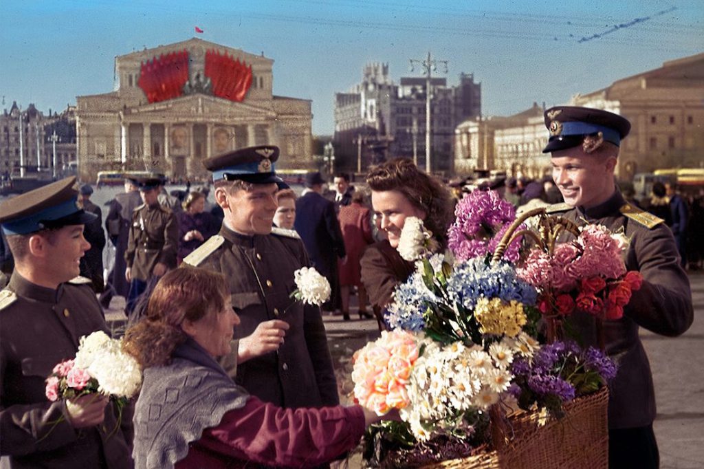 A tak wyglądało świętowanie zwycięstwa nad III Rzeszą w Moskwie, 9 maja 1945 roku