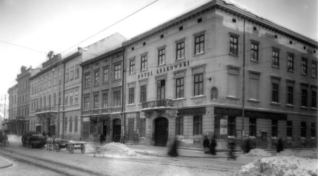 Hotel Krakowski we Lwowie - Skrzyżowanie Placu Bernardyńskiego i ulicy Piekarskiej
