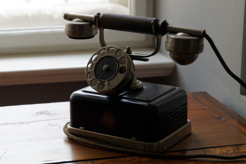 Telefon z dawnej epoki - Pałac Raczyńskich w Rogalinie