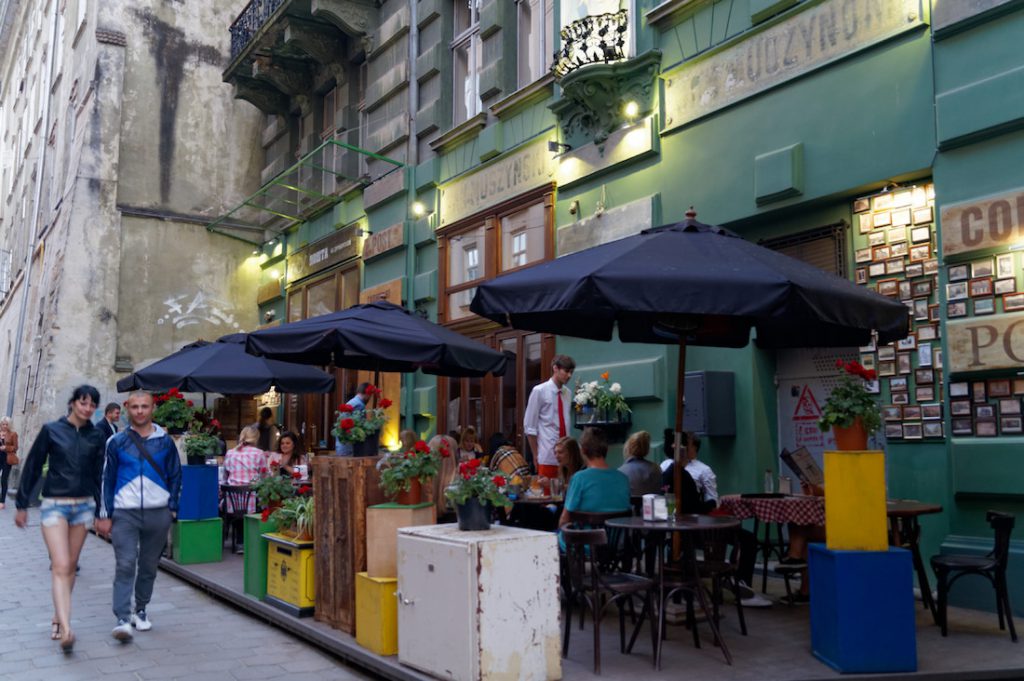 W centrum Lwowa jest dużo porządnych knajp i restauracji - Wyjazd turystyczny na Ukrainę