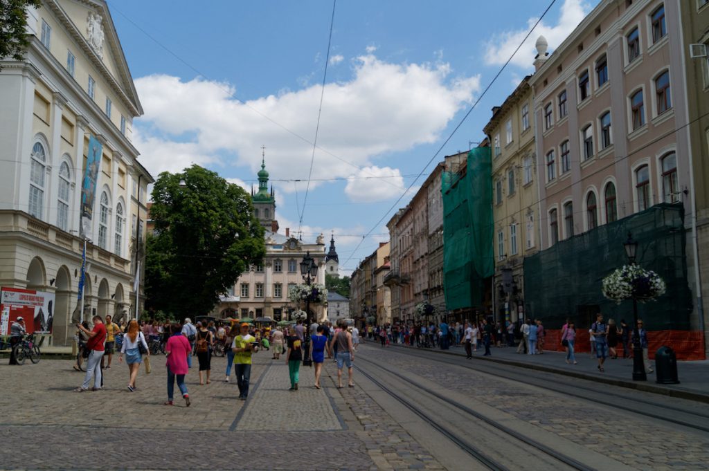 Piękny rynek we Lwowie - Wyjazd turystyczny na Ukrainę