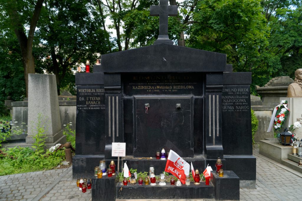 Grobowiec, w którym spoczywa wybitny matematyk Stefan Banach - Jego pogrzeb (31.08.45 r.) tuż po zakończeniu wojny był prawdziwą manifestacją polskości przez jeszcze pozostałych w mieście Lwowiaków