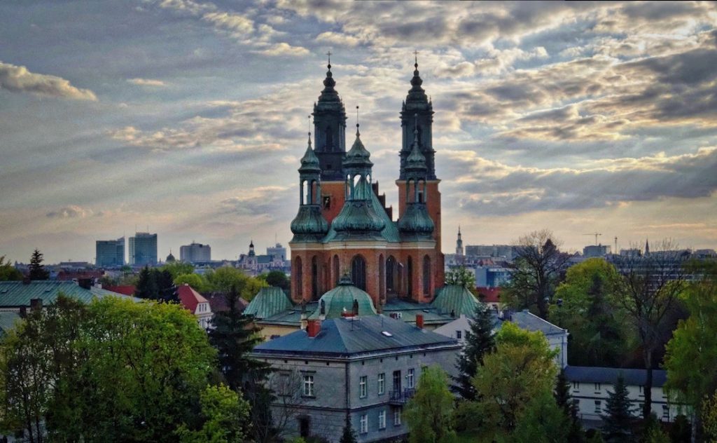Widok na poznańską katedrę z dachu ICHOT