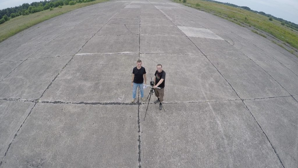 Zdjęcie na płycie byłego radzieckiego lotniska w Tomaszowie koło Żagania - Wojska Radzieckie w Polsce