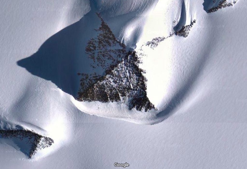 Piramidy na Antarktydzie - 10 zadziwiających miejsc na świecie - Źródło: Google Maps