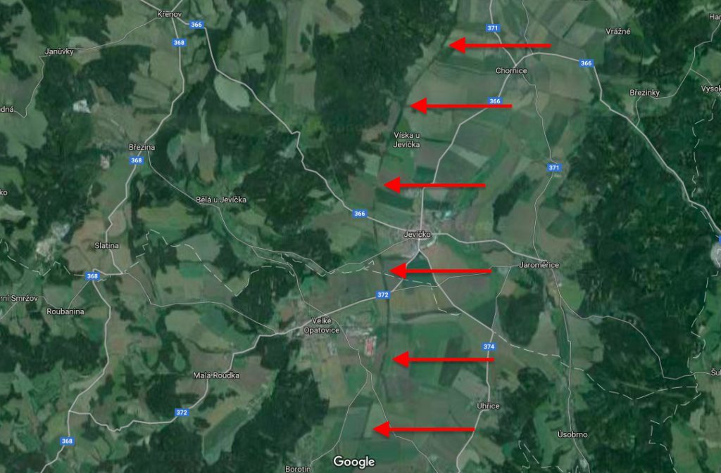 Wyraźnie widoczny przebieg autostrady Hitlera (Hitlerova dálnice) w pobliżu miejscowości Jevíčko - Źródło: Google Maps