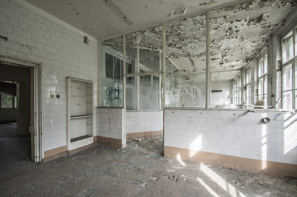 Blok operacyjny, izolatka radzieckiego szpitala w Legnicy - Foto: Adrian Sitko