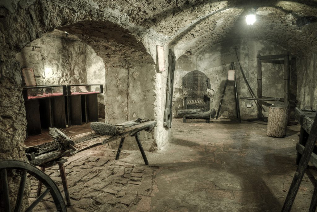 Sala Tortur - Pierwsze z pomieszczeń, gdzie rozpoczęto poszukiwania