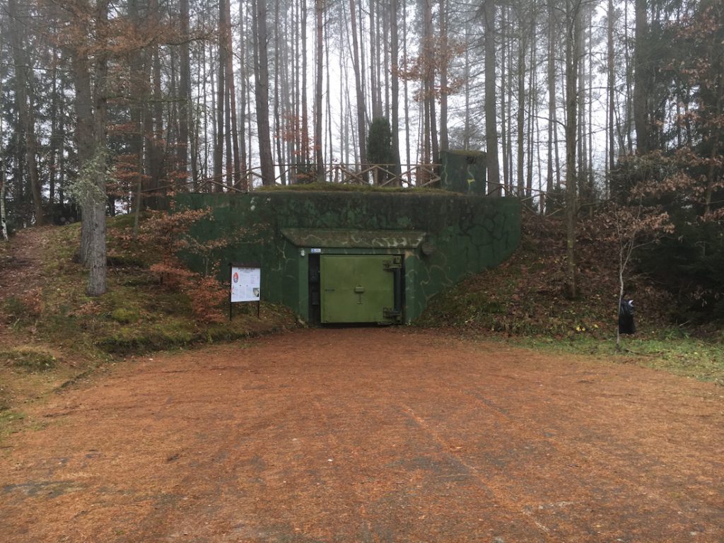 Wejście do jednego z dwóch schronów T-7 w Obiekcie 3001 w Podborsku