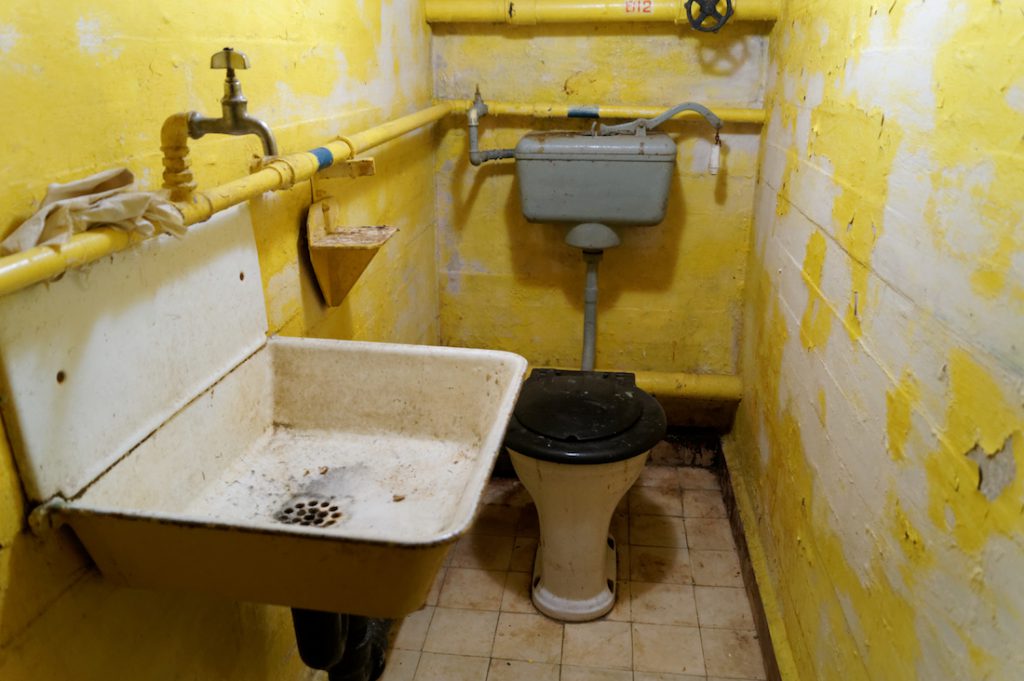 A tak wygląda toaleta w tajnym radzieckim magazynie broni jądrowej :)