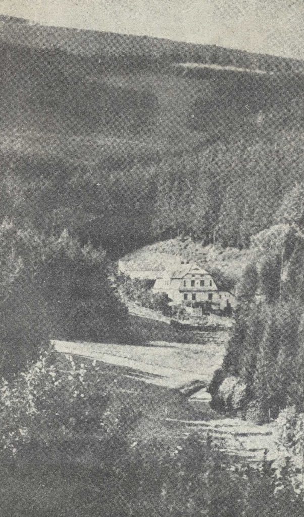 Dolina Miłej między Kamionkami i Rościszowem - Zdjęcie leśniczówki w Lasocinie