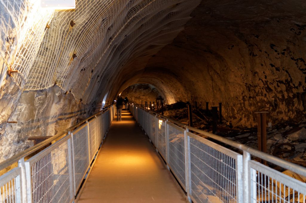 Podziemna trasa dla zwiedzających jest dobrze zachowana, lecz krótka w porównaniu do całego kompleksu
