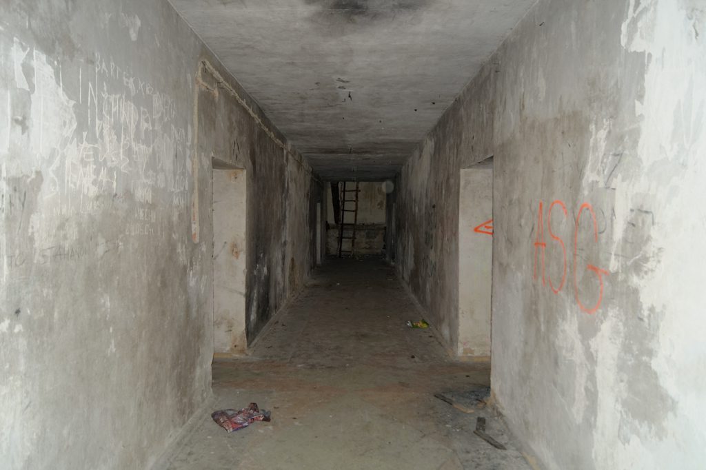 Główny korytarz tuż po przekroczeniu głównego wejścia