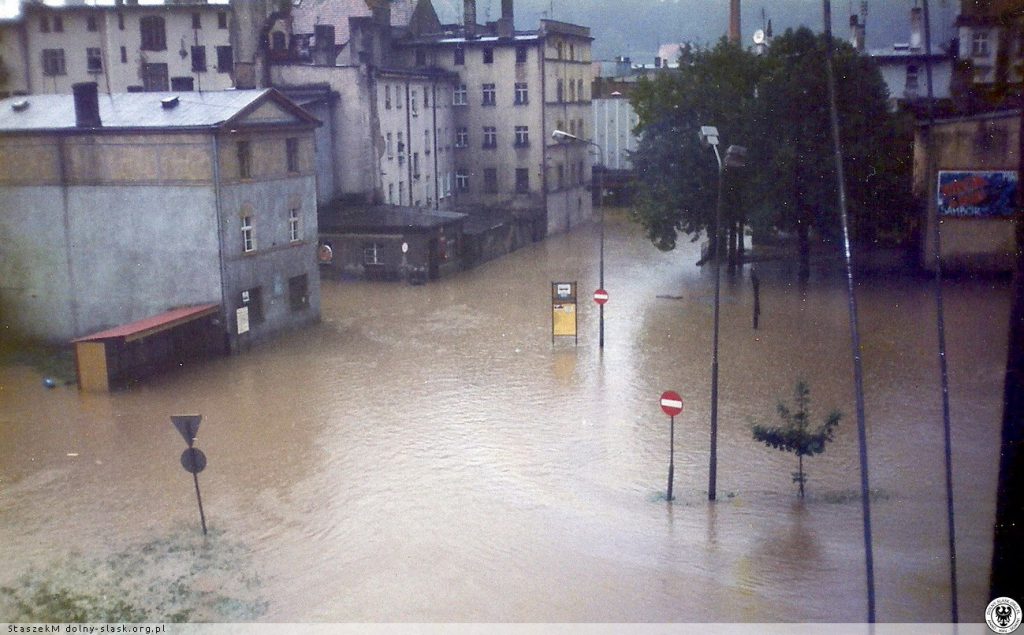 Powódź w Kłodzku - Ul. Łużycka - Źródło: dolny-slask.org.pl