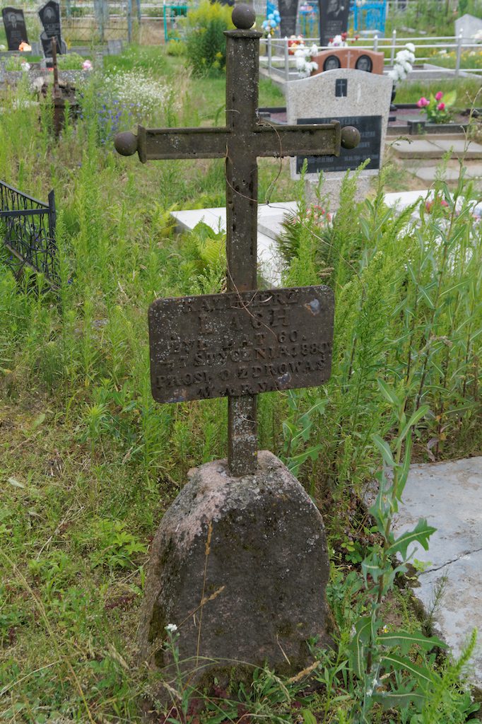 Polski grób z 1880 roku na cmentarzu w Zdzięciole