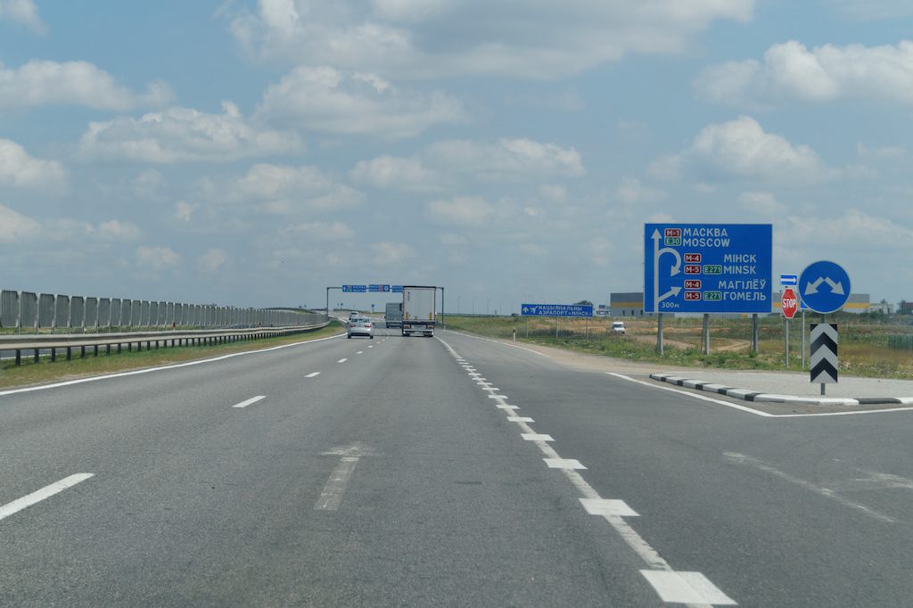 Białoruś posiada również sieć autostrad, szczególnie rozwinięta jest wokół Mińska