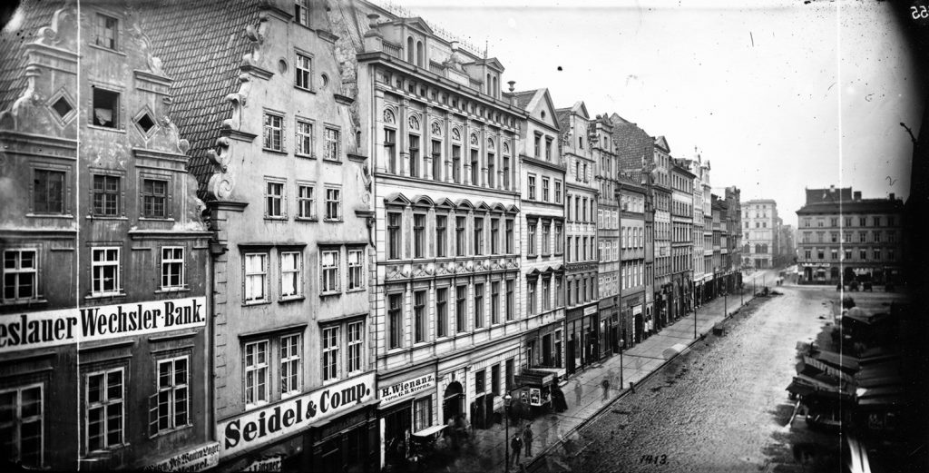 Południowa strona Rynku (Złotego Pucharu), w tle plac Solny - Hermann Krone, przed 1873 rokiem