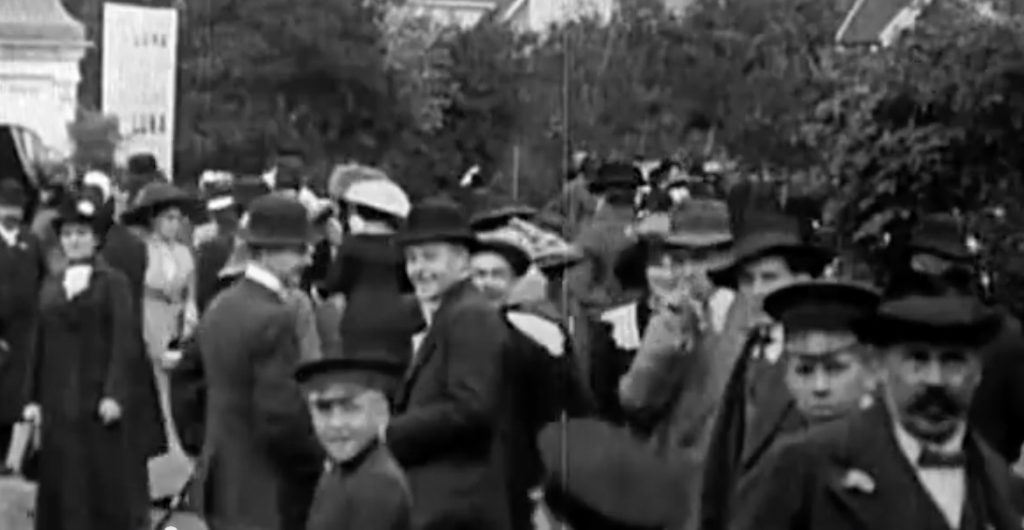 Łódź na starym filmie z 1912 roku
