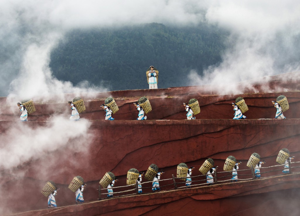 Spektakl "Impresja z Lijiang" opisujący tradycje i styl życia ludu Naxi w chińskim mieście Lijiang - Foto: ® Nader Saadallah, Egypt, Shortlist, Open Arts and Culture, 2016 Sony World Photography Awards