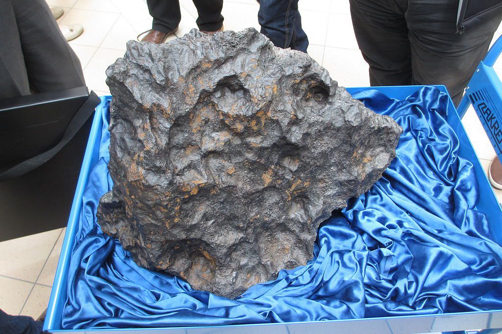 Największy meteoryt (261,8 kg) odnaleziony w Morasku - Źródło: commons.wikimedia.org Foto: Chmee2