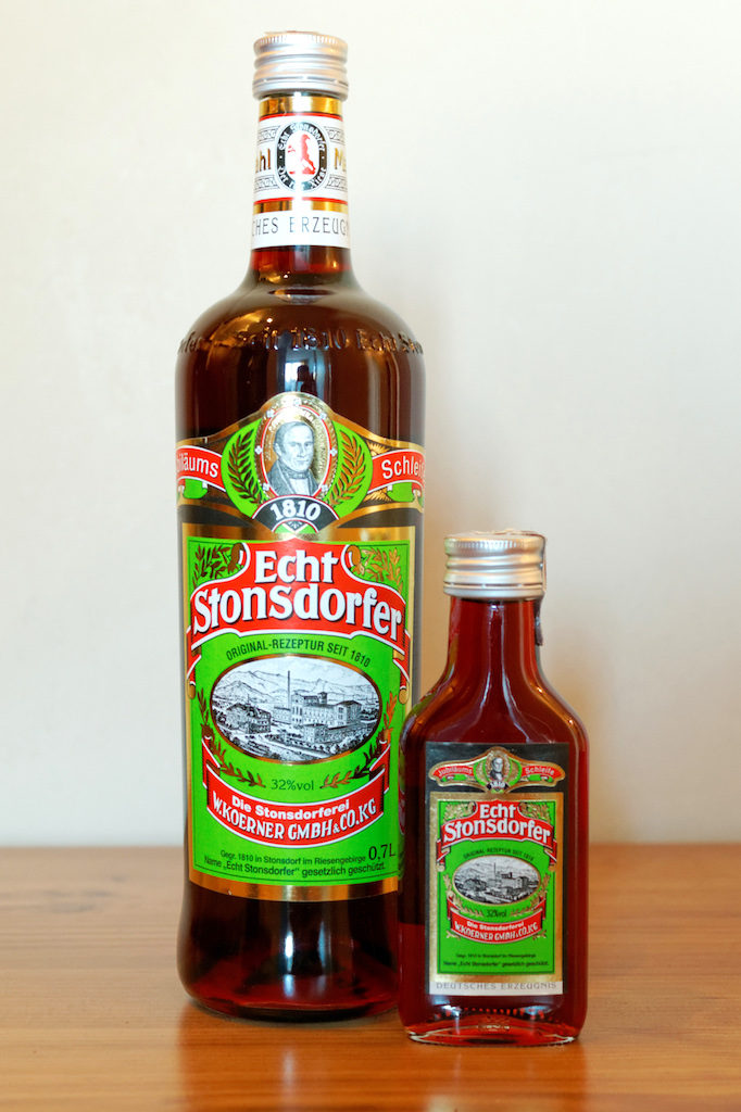Współczesny wygląd butelek likieru Echt Stonsdorfer