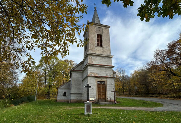 Jednym z zachowanych budynków i zarazem symboli Miedzianki jest katolicki kościół św. Jana Chrzciciela