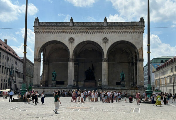 Feldherrnhalle – Jedno z miejsc w Monachium, gdzie doszło do starć w trakcie puczu monachijskiego